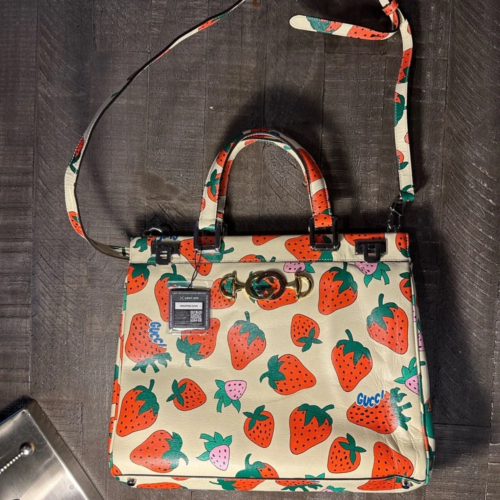 Gucci Cream Tote with Strawberry Design - Picture 15 of 15